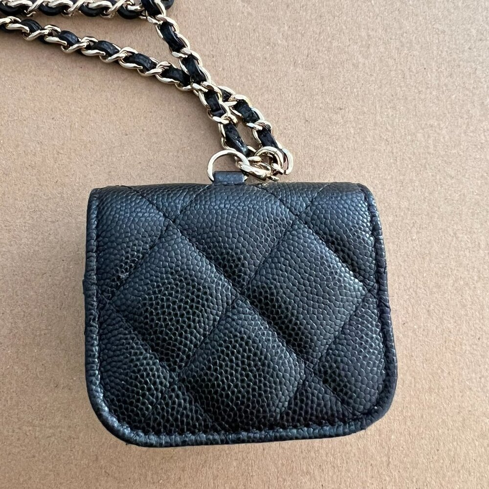 Chanel Airpod pro quilted leather case - Picture 4 of 9
